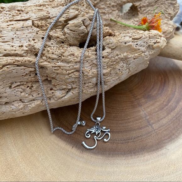 Sterling silver Om Elephant necklace - Picture 4 of 8